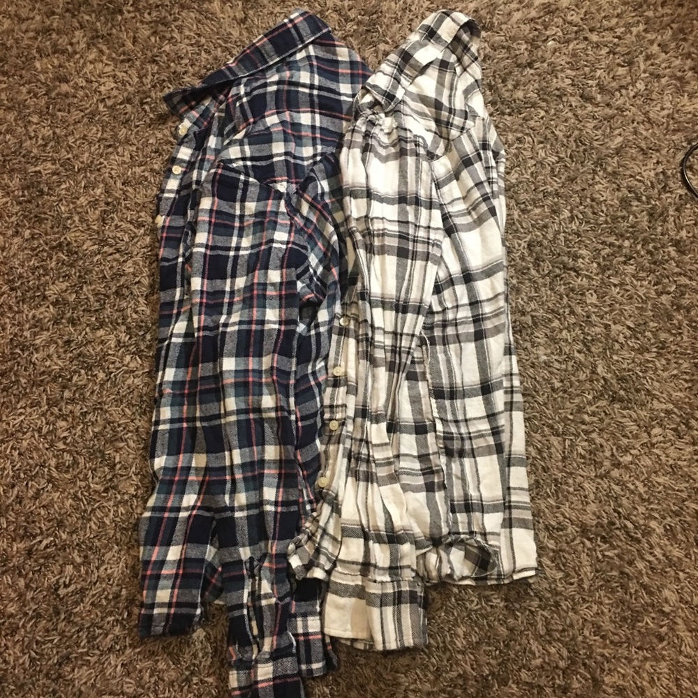 3/$15💜Set of 2 Plaid Flannels